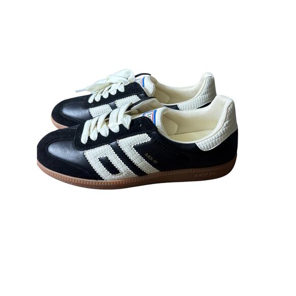 NWOB Back 70 Black and Cream Cloud Sneakers Sz 39 (8.5) - Picture 2 of 4